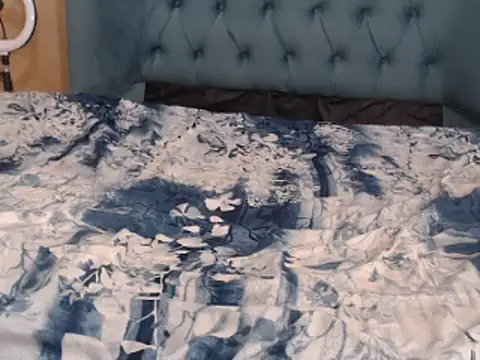 YoungVickyX online show from 01.05.25