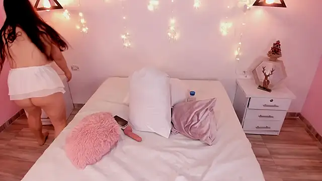 Snapshot of Katta_Gil chatting on 12.02.25 Katta Gil online show from 12.02.25