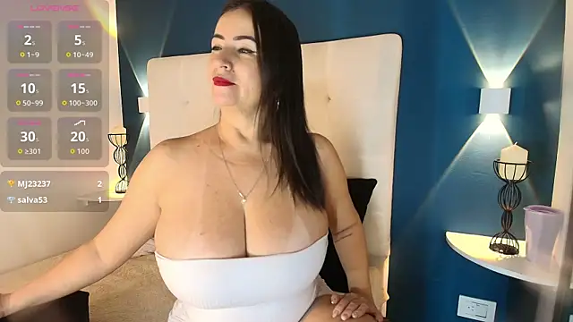 Snapshot of Emmawattsom chatting on 11.09.25 Emmawattsom online show from 11.09.25