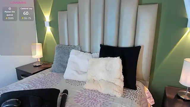 Snapshot of Emmawattsom chatting on 11.27.25 Emmawattsom online show from 11.27.25