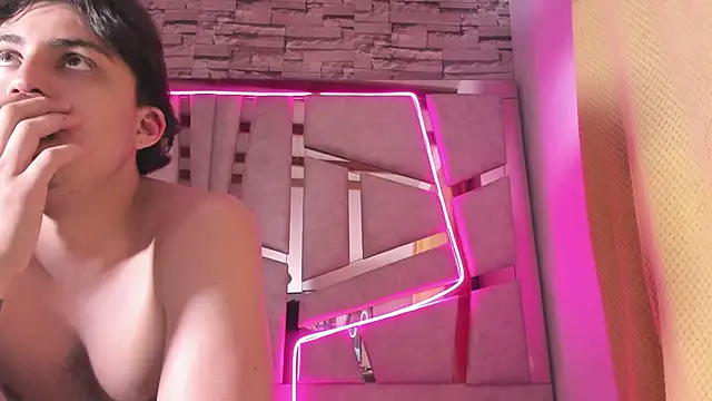 Snapshot of mia_and_austin chatting on 11.07.25 mia and austin online show from 11.07.25