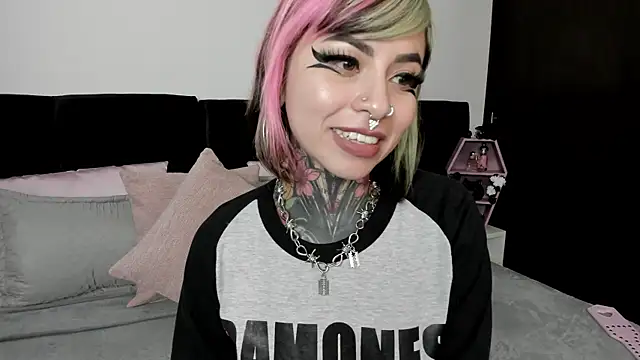 NikkiRamone online show from 01.03.25