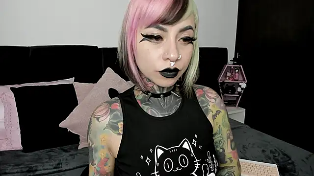 NikkiRamone online show from 02.13.25