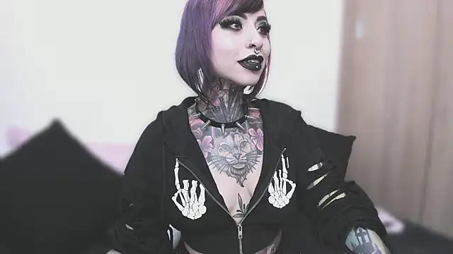 NikkiRamone online show from 09.12.25