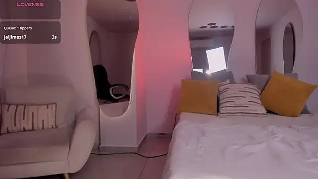 RebeccaHudson online show from 03.07.25