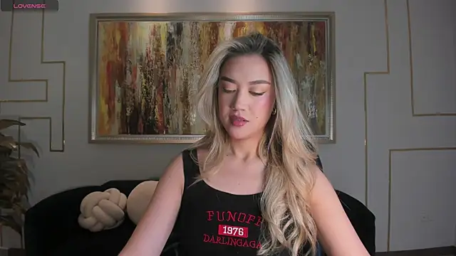 RebeccaHudson online show from 01.11.26