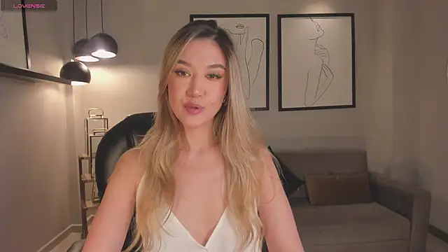 RebeccaHudson online show from 04.07.26