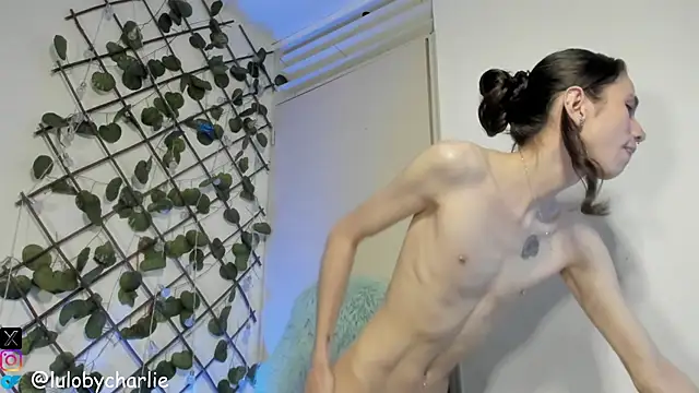 Snapshot of vodkadelulo chatting on 09.13.25 vodkadelulo online show from 09.13.25