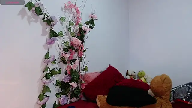 Snapshot of kymmgolden chatting on 09.16.25 kymmgolden online show from 09.16.25