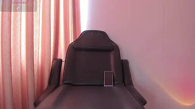 Snapshot of Whitekitty-exe chatting on 02.15.25 Whitekitty-exe online show from 02.15.25