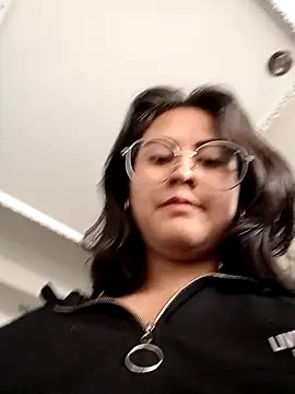 lara moon25 online show from 12.10.24