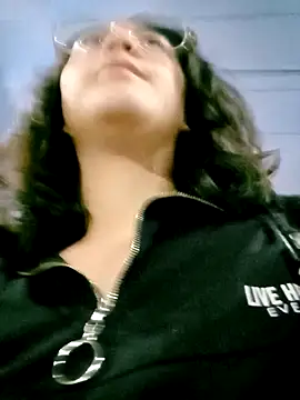 lara moon25 online show from 12.29.24