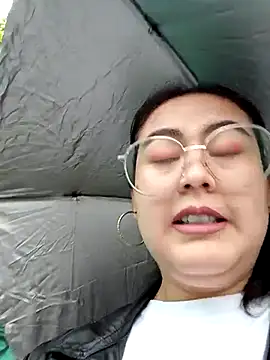 lara moon25 online show from 03.18.25