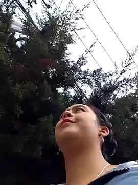 lara moon25 online show from 10.20.25