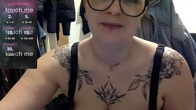 Snapshot of vanillesoumise chatting on 03.22.25 vanillesoumise online show from 03.22.25