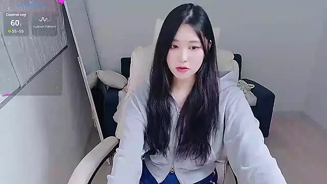 Snapshot of who_Lilly chatting on 10.19.25 who Lilly online show from 10.19.25