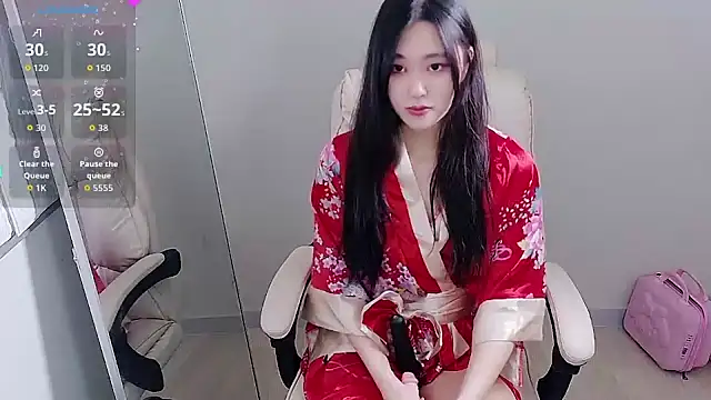 Snapshot of who_Lilly chatting on 10.25.25 who Lilly online show from 10.25.25