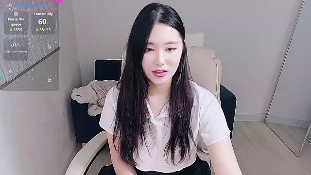 Snapshot of who_Lilly chatting on 11.01.25 who Lilly online show from 11.01.25