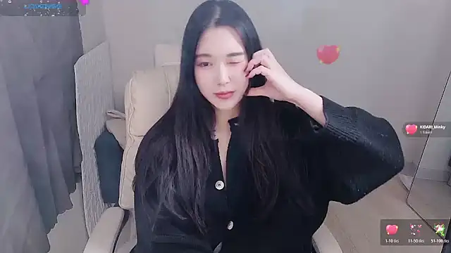 Snapshot of who_Lilly chatting on 11.26.25 who Lilly online show from 11.26.25