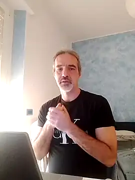 Snapshot of Marcolino183 chatting on 01.14.25 Marcolino183 online show from 01.14.25