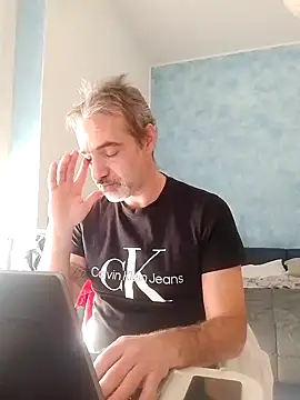 Snapshot of Marcolino183 chatting on 01.15.25 Marcolino183 online show from 01.15.25