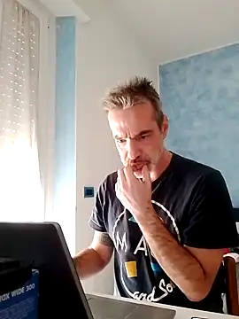 Snapshot of Marcolino183 chatting on 02.21.25 Marcolino183 online show from 02.21.25