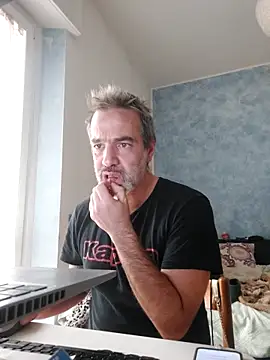 Snapshot of Marcolino183 chatting on 12.19.25 Marcolino183 online show from 12.19.25