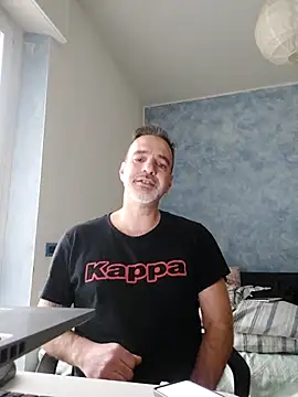 Snapshot of Marcolino183 chatting on 02.02.26 Marcolino183 online show from 02.02.26