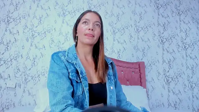 Mia Malkovaa  online show from 02.28.26