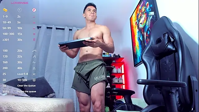 Snapshot of aronvillegas chatting on 11.21.25 aronvillegas online show from 11.21.25