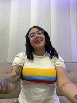 Snapshot of camianddanna chatting on 11.15.25 camianddanna online show from 11.15.25