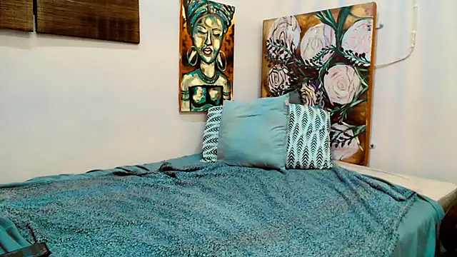 Snapshot of GoldenPussyXOXO chatting on 02.18.25 GoldenPussyXOXO online show from 02.18.25