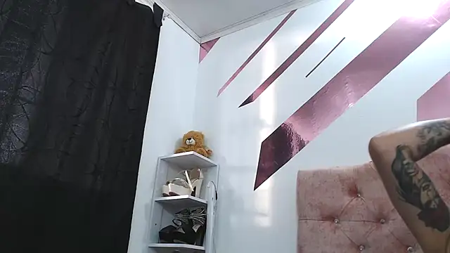 Kitten Hot  online show from 09.12.25