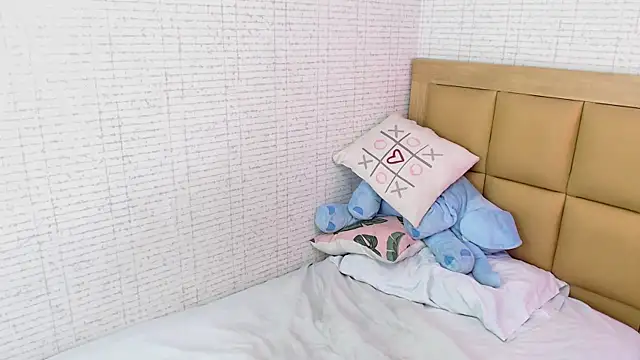 MAGNOLEROY online show from 02.06.25