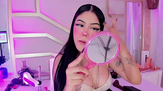 Snapshot of dollsweety chatting on 09.29.25 dollsweety online show from 09.29.25