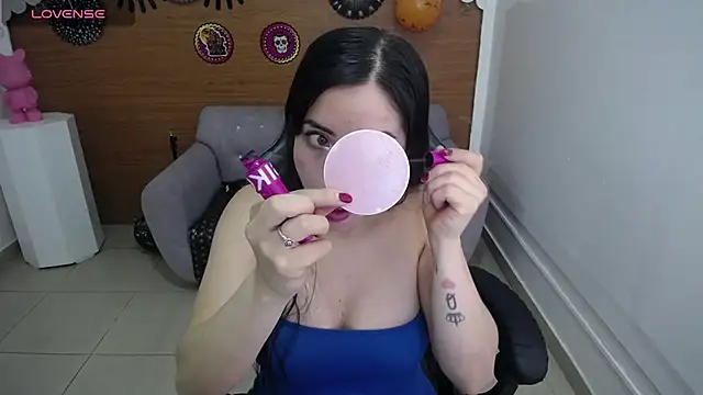 Snapshot of Chinatsu_t chatting on 10.17.25 Chinatsu t online show from 10.17.25