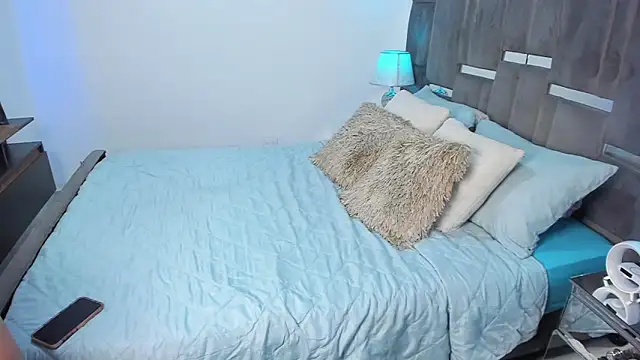 Alexawhiittee online show from 01.04.25