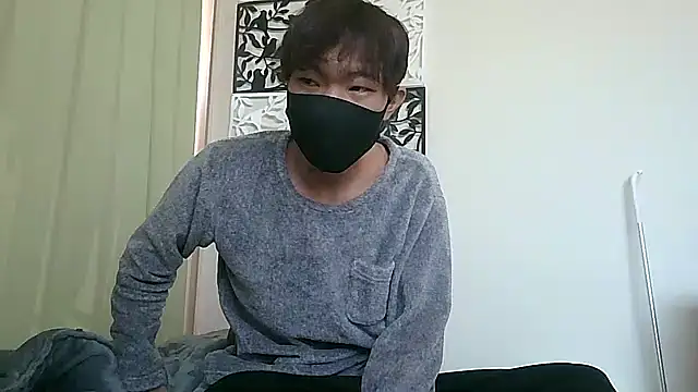 Snapshot of UKI06 chatting on 02.14.25 UKI06 online show from 02.14.25