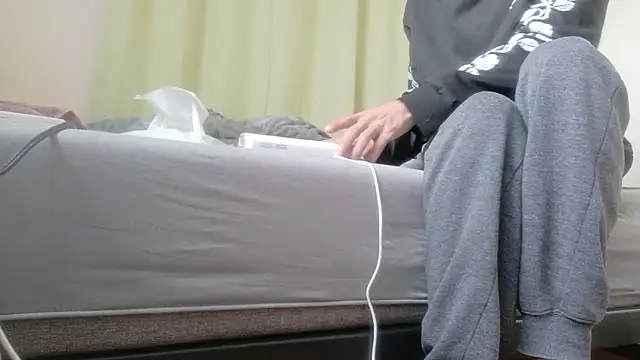 Snapshot of UKI06 chatting on 11.25.25 UKI06 online show from 11.25.25