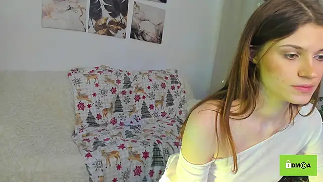 Snapshot of Hello_Vivienne chatting on 12.28.24 Hello Vivienne online show from 12.28.24