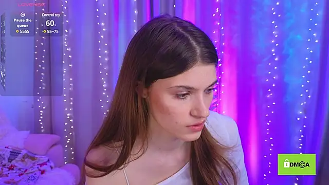 Snapshot of Hello_Vivienne chatting on 01.22.25 Hello Vivienne online show from 01.22.25