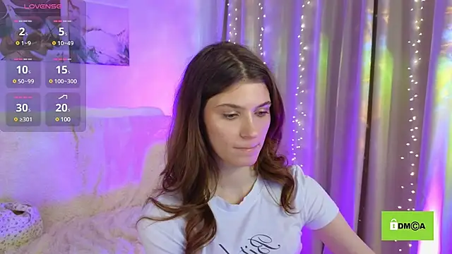 Snapshot of Hello_Vivienne chatting on 01.29.25 Hello Vivienne online show from 01.29.25