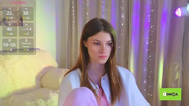 Snapshot of Hello_Vivienne chatting on 02.04.25 Hello Vivienne online show from 02.04.25