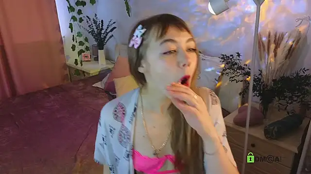 Snapshot of Hello_Vivienne chatting on 09.17.25 Hello Vivienne online show from 09.17.25