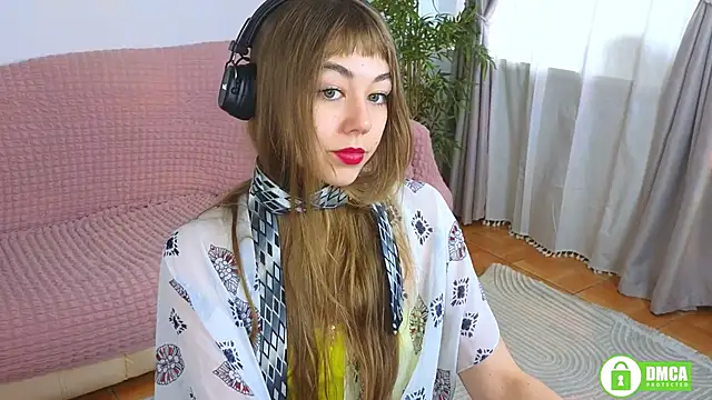 Snapshot of Hello_Vivienne chatting on 09.20.25 Hello Vivienne online show from 09.20.25