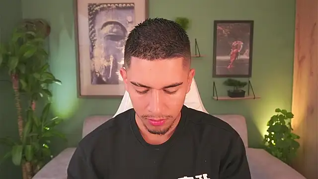 Snapshot of Aaronfox_x chatting on 02.14.25 Aaronfox x online show from 02.14.25