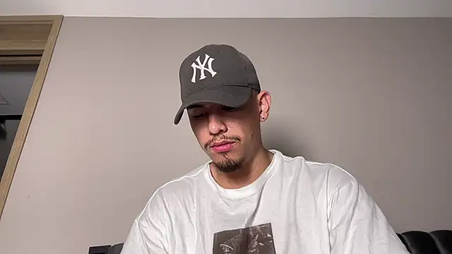 Snapshot of Aaronfox_x chatting on 10.23.25 Aaronfox x online show from 10.23.25