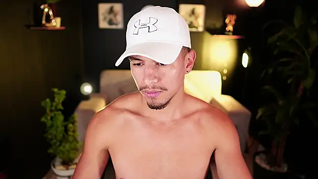 Snapshot of Aaronfox_x chatting on 11.21.25 Aaronfox x online show from 11.21.25