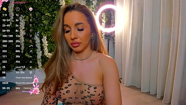 Snapshot of VivienCarter chatting on 01.31.25 VivienCarter online show from 01.31.25