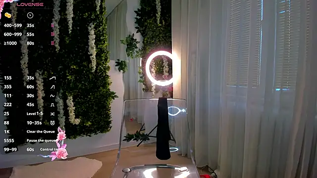 Snapshot of VivienCarter chatting on 02.21.25 VivienCarter online show from 02.21.25